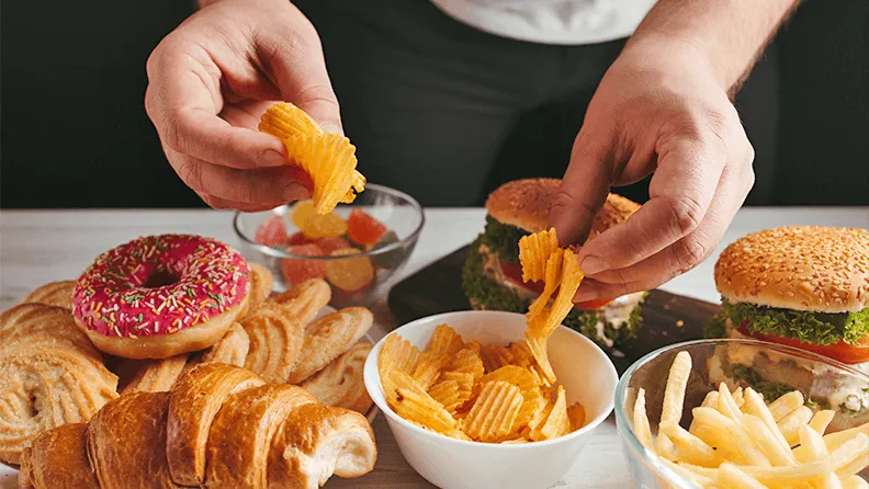 Hamburguesas, chips y bollería